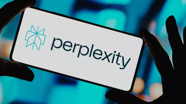 Apple Top Exec Considers Buying Perplexity