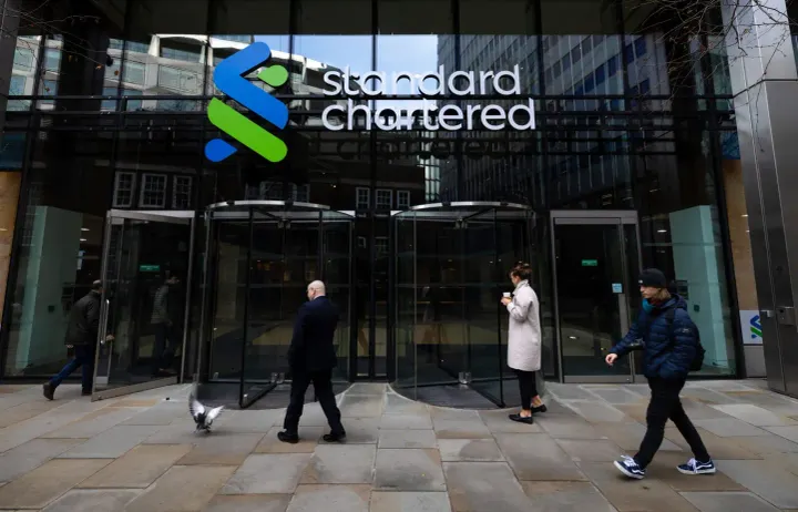Standard Chartered to Cut 7,800 Jobs as AI Reshapes Global Banking Operations