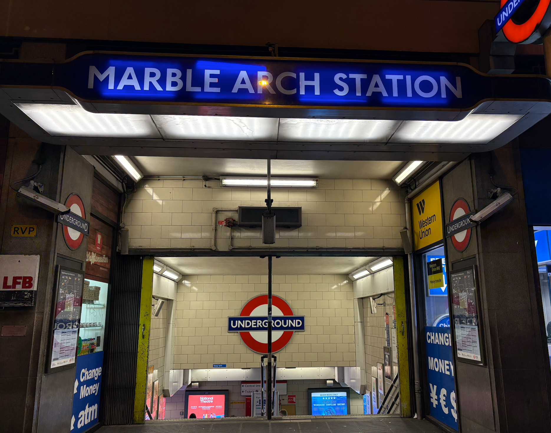 歐洲旅遊 - 倫敦自由行（上）：自然歷史博物館、大笨鐘、倫敦眼、Piccadilly Circus 和 SOHO 區！