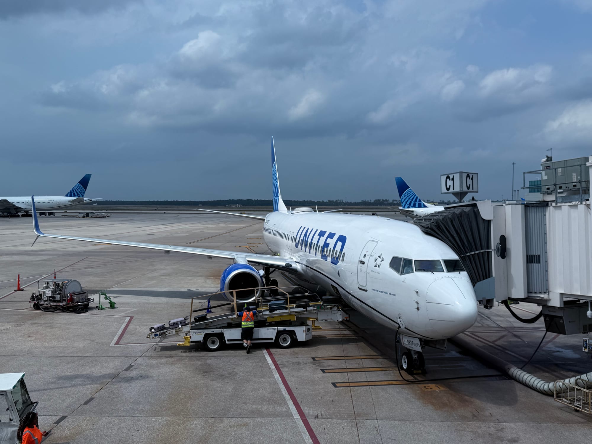 United 737 at the Austin gate