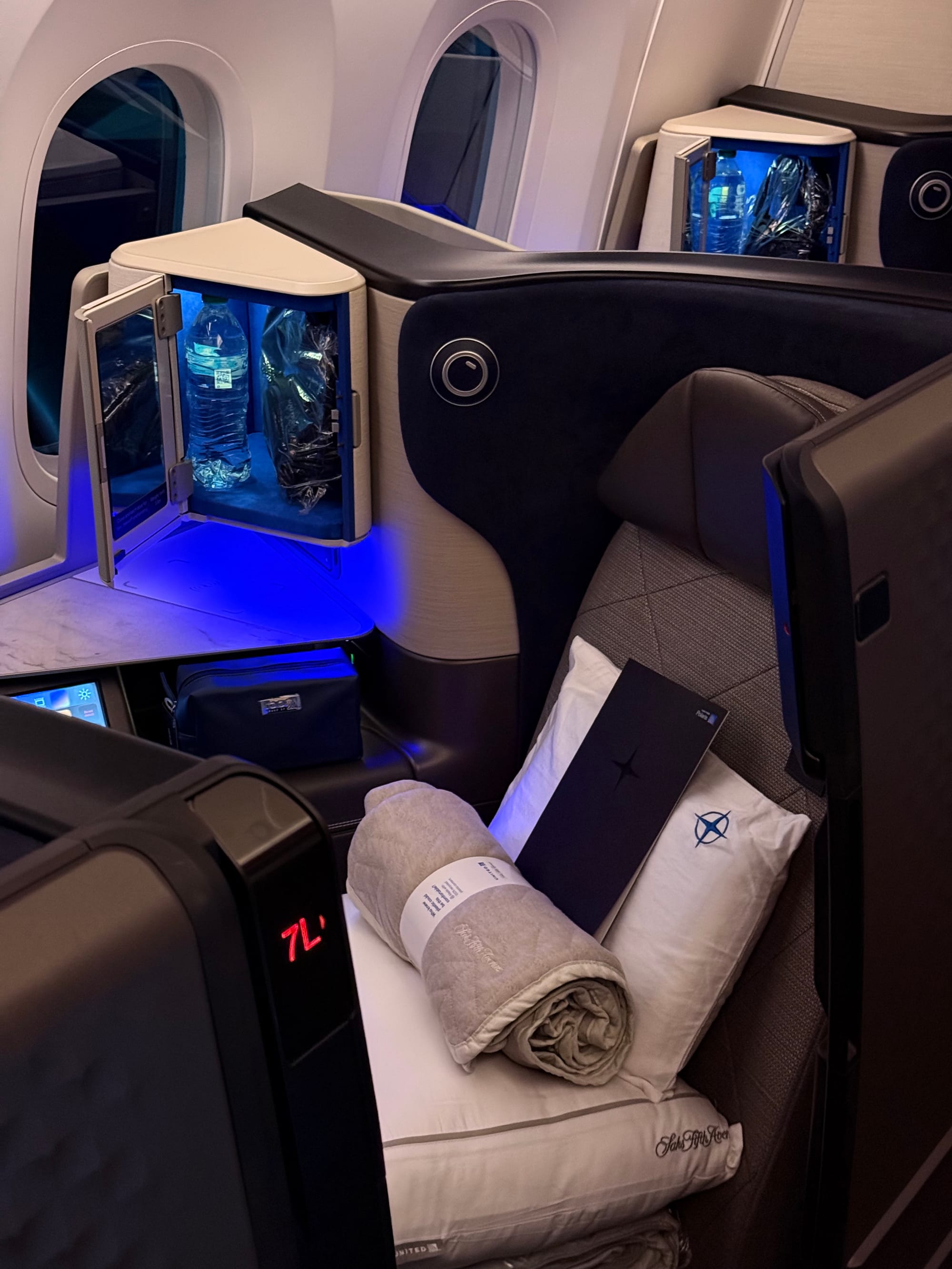 United Polaris 2.0 business class on the Boeing 787-9, UA1 San Francisco to Singapore: suite door installed but inoperative pending FAA certification