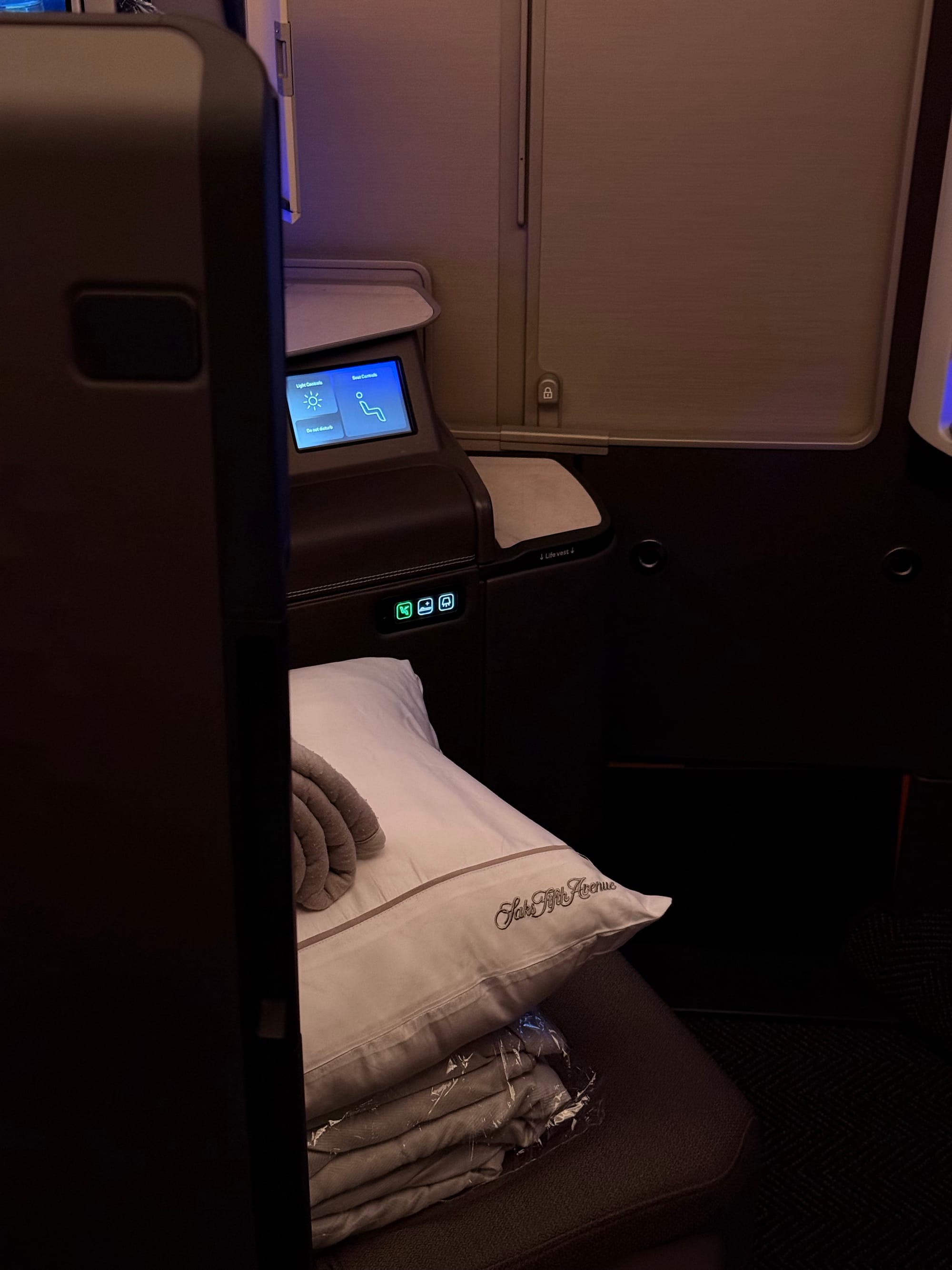 Polaris 2.0 seat in full flat bed mode on UA1