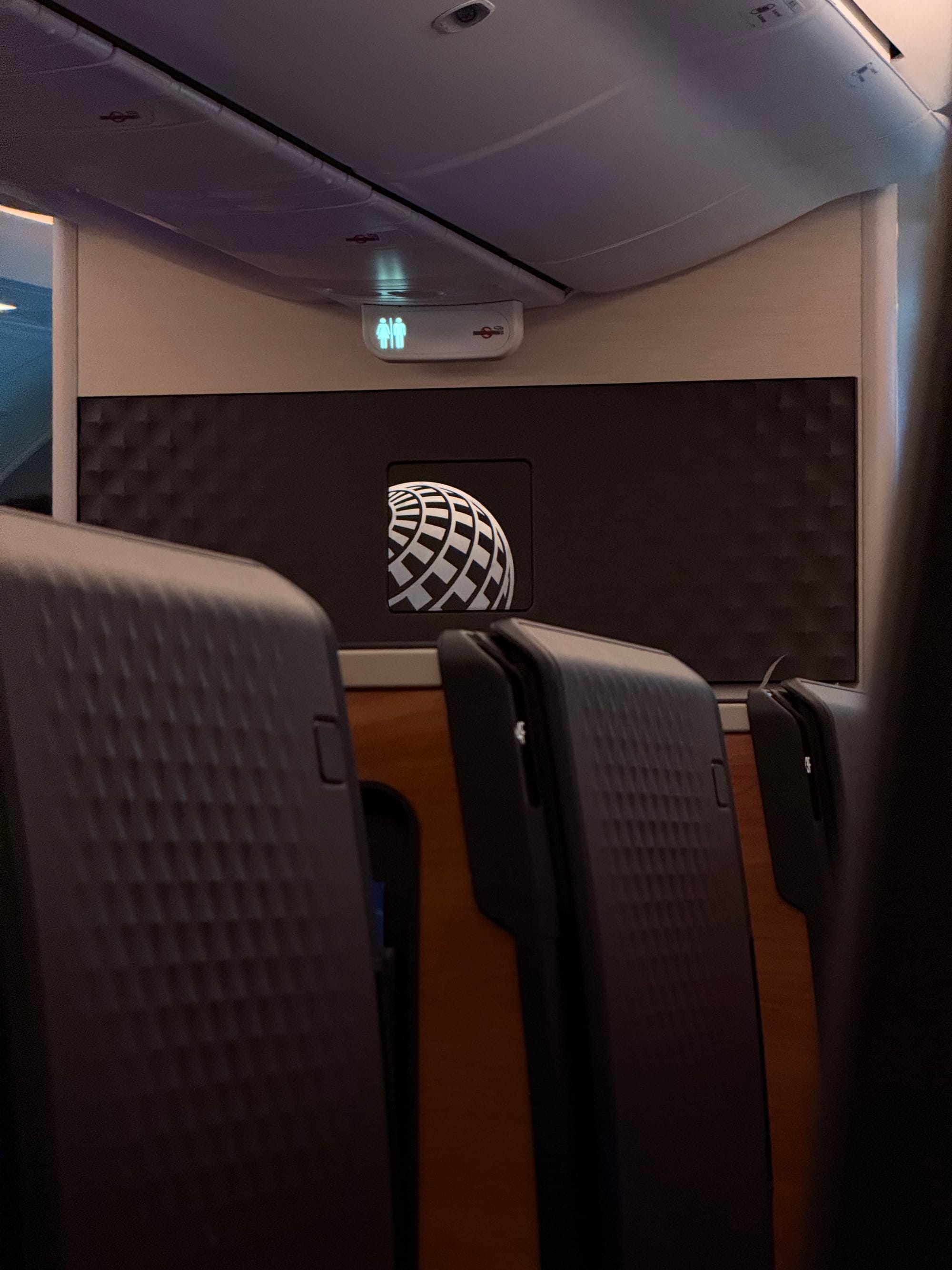 United globe logo pattern on the Polaris 2.0 bulkhead