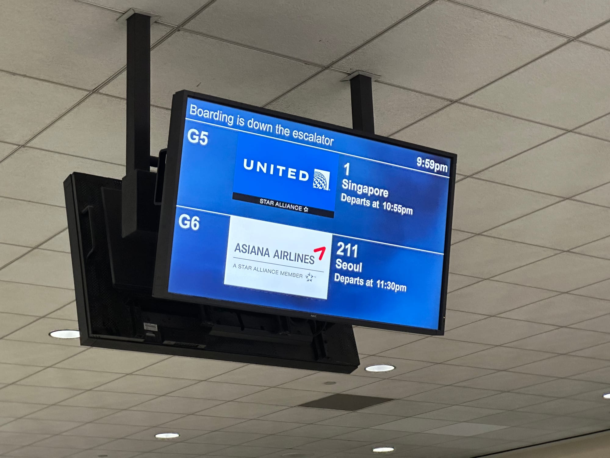 Departure boards for UA1 to Singapore at SFO in 2023
