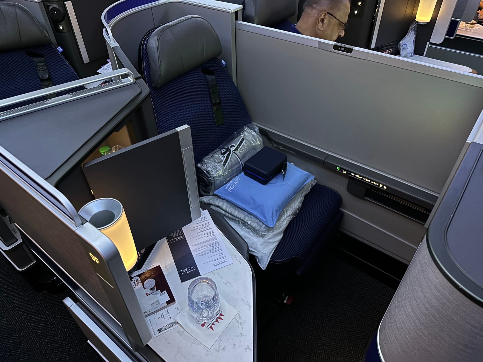 Previous generation United Polaris seat with bedding, 2023