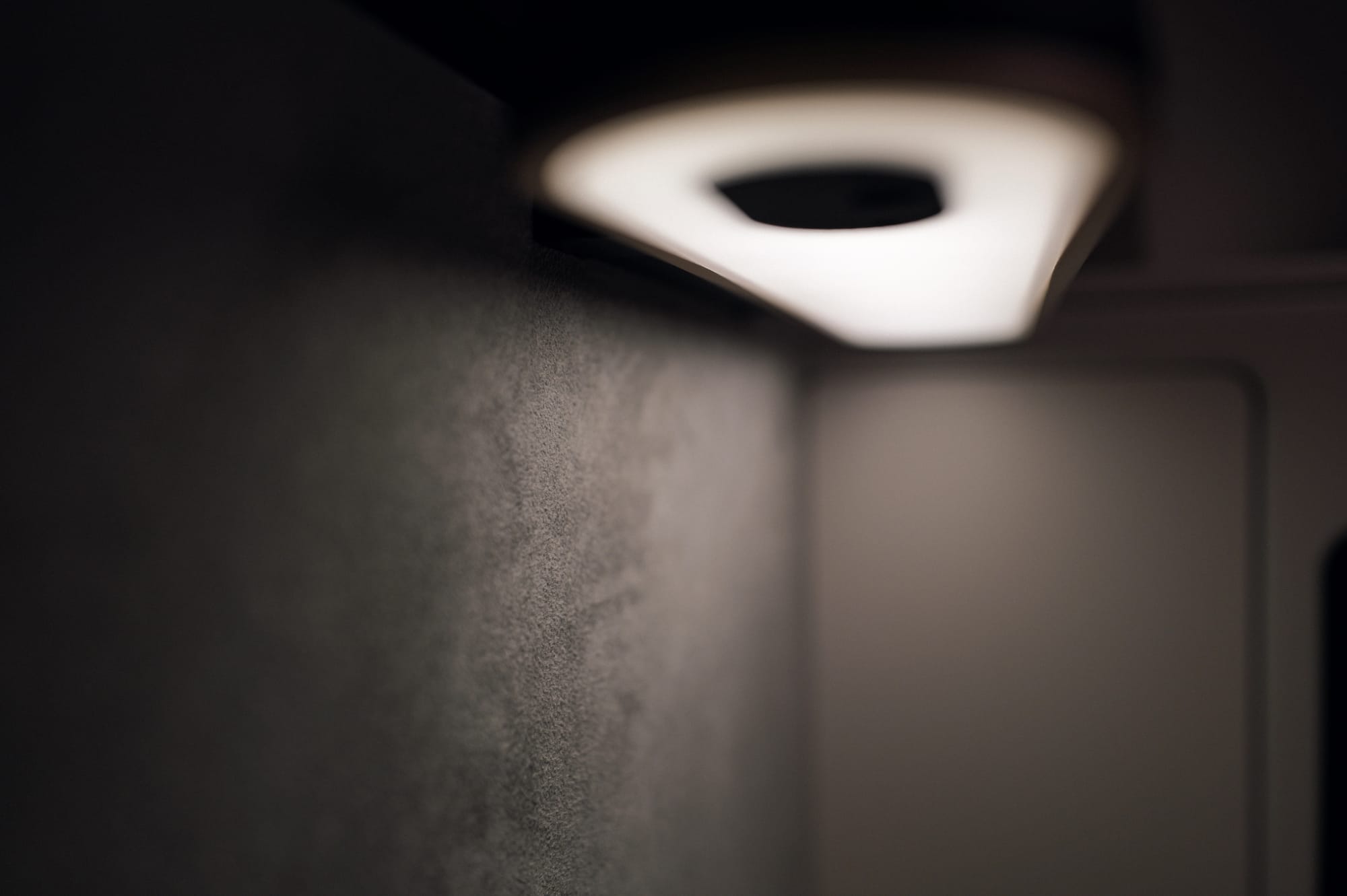 Aria Suite reading light with halo diffuser