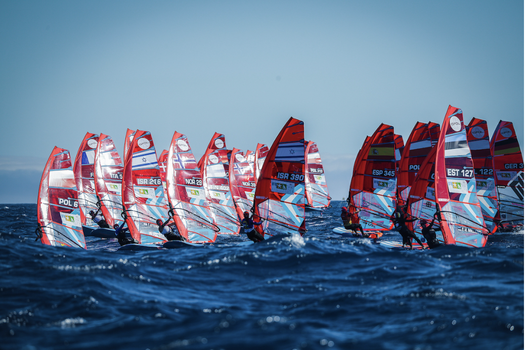 Unstable breeze brings qualification series to a close