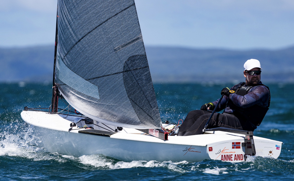 No looking back for overall leader as weather improves on Day 3 in Brisbane