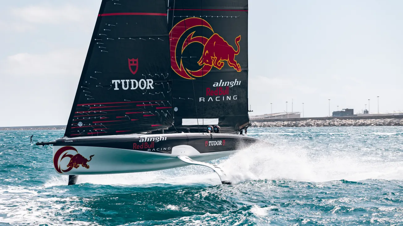 Alinghi Red Bull Racing Youth & Women hit the water in Barcelona