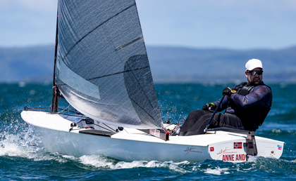 No looking back for overall leader as weather improves on Day 3 in Brisbane