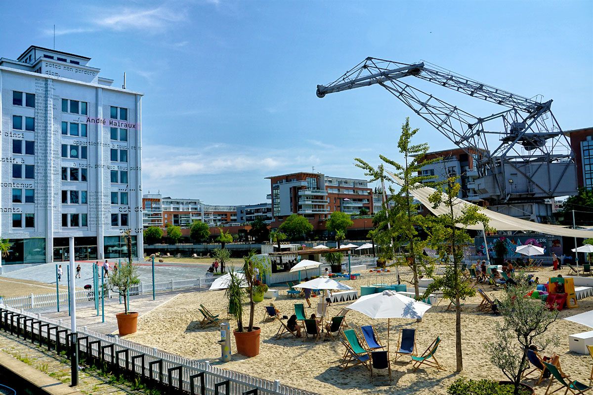 Rivétoile quarter and the Presqu'Île André Malraux at summer