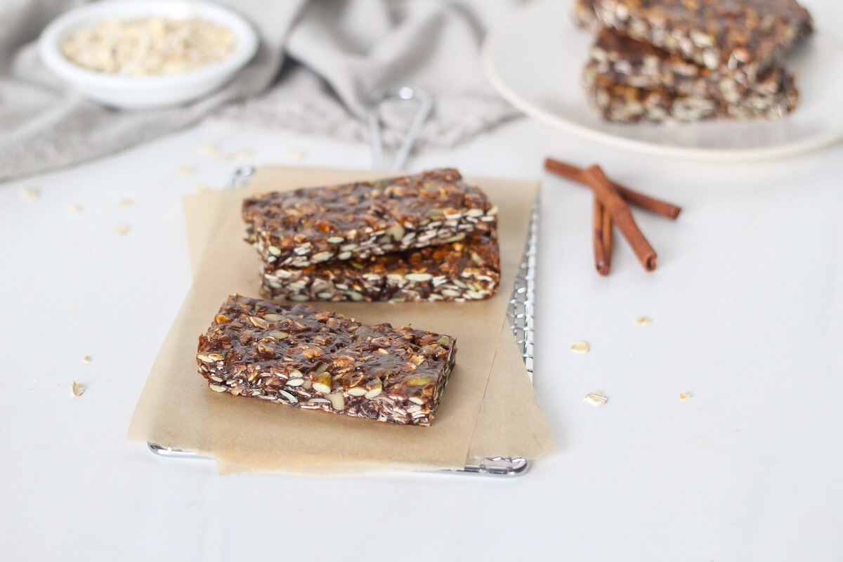 20 Freezer Friendly Meal Ideas: Gingerbread Oatmeal Bars