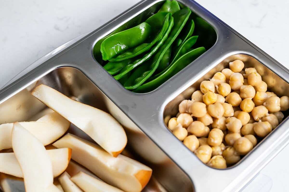 20 Low-Fat Oil-Free Meals Your Clients Will Love: Chickpeas & Snow Peas Snack Box