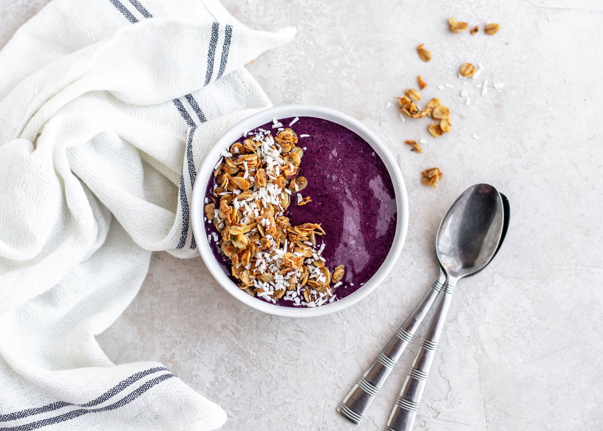 Blueberry_Granola_Smoothie_Bowl