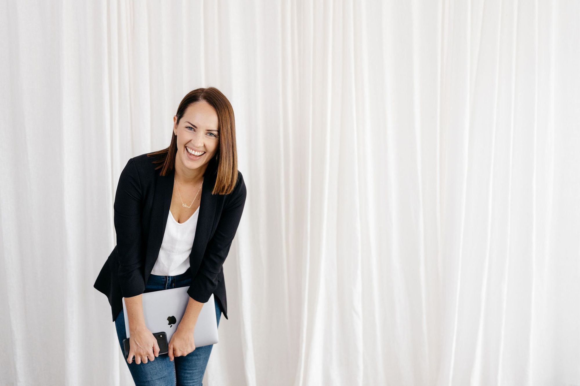 Content Marketer Carinda Gosling holding a laptop