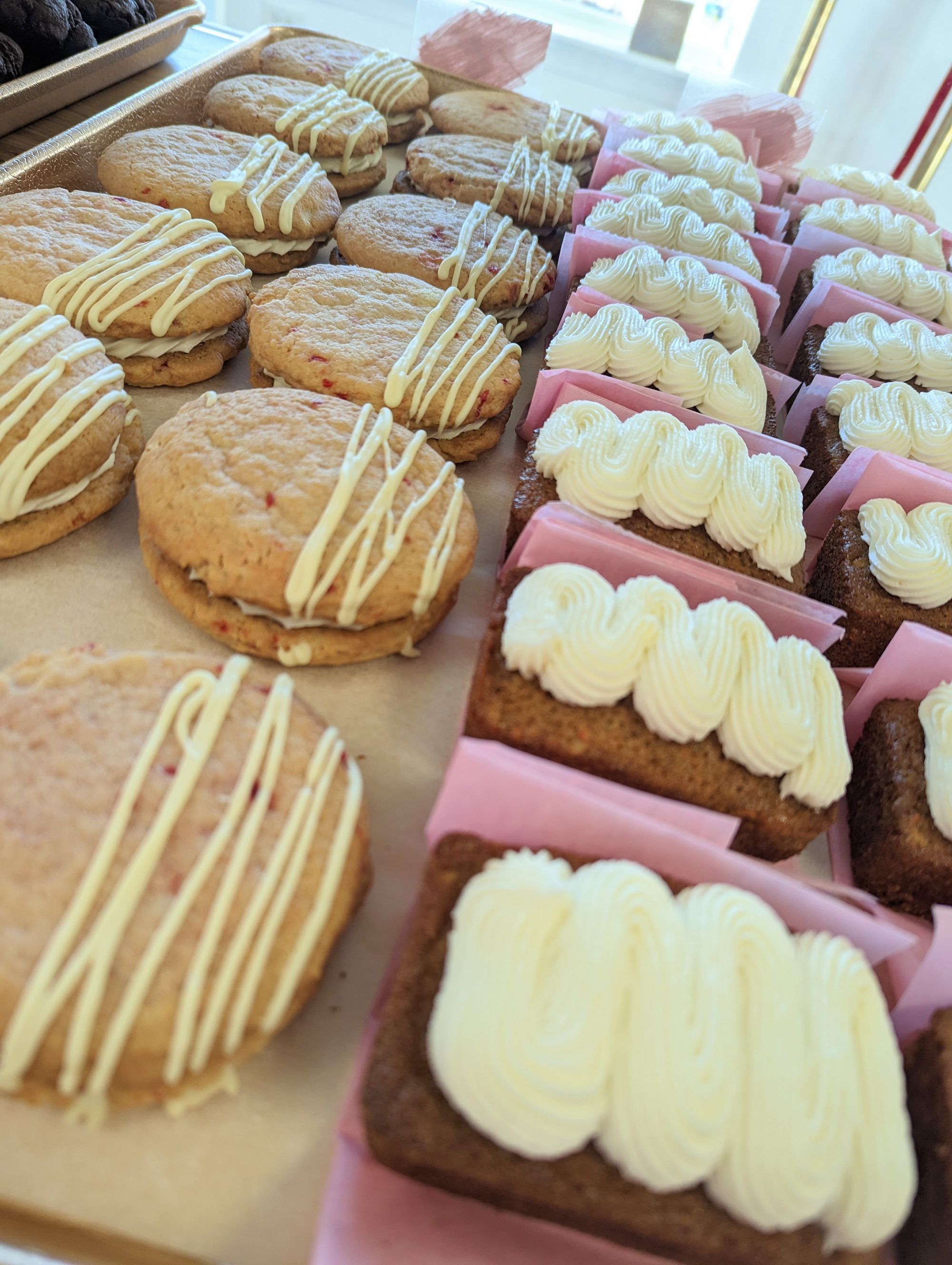 A specialty bakeshop & cake studio - Simply Sweets By Lauren