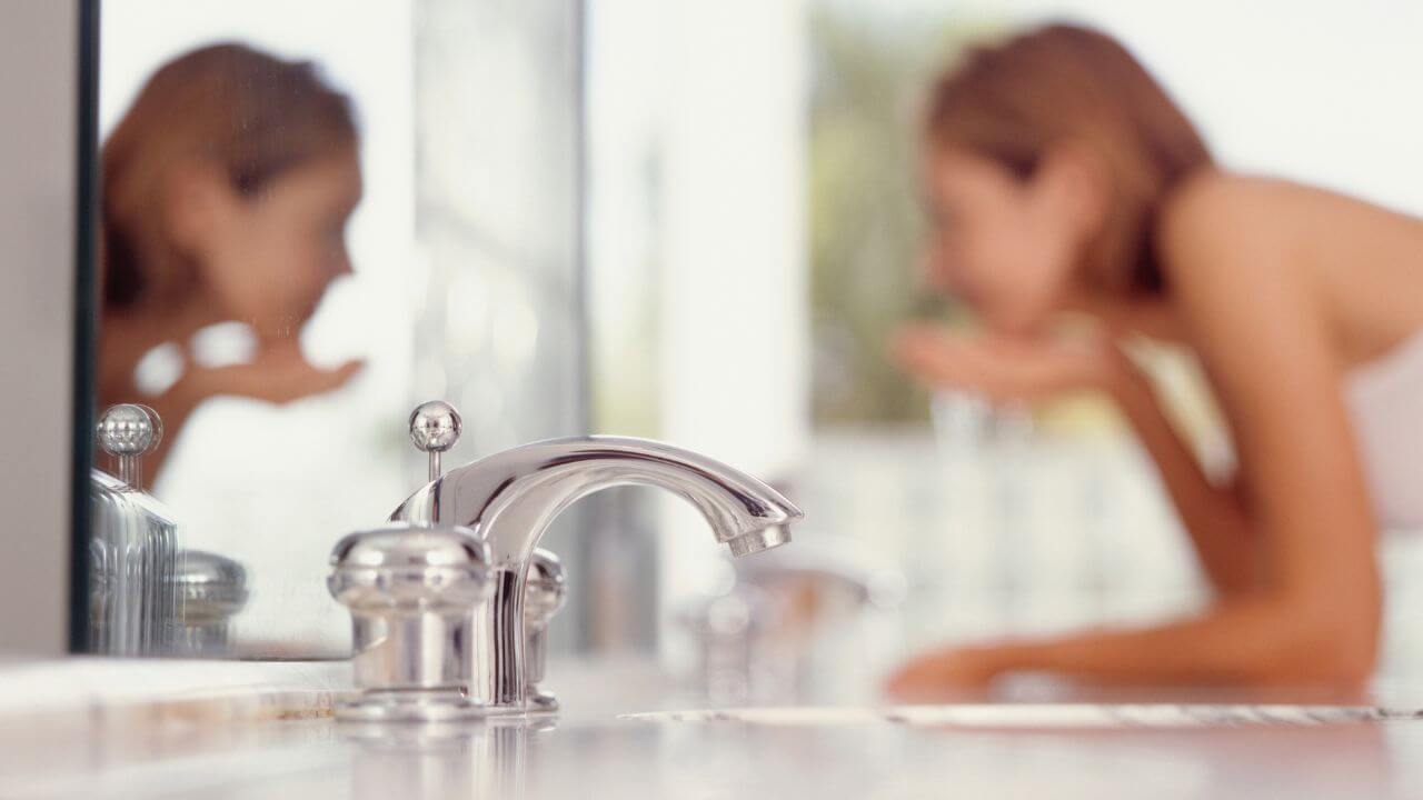 How to Properly Wash Your Face