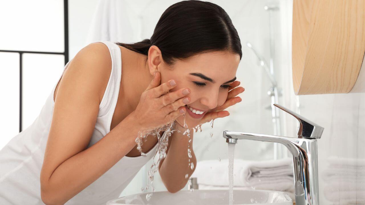 How to Properly Wash Your Face