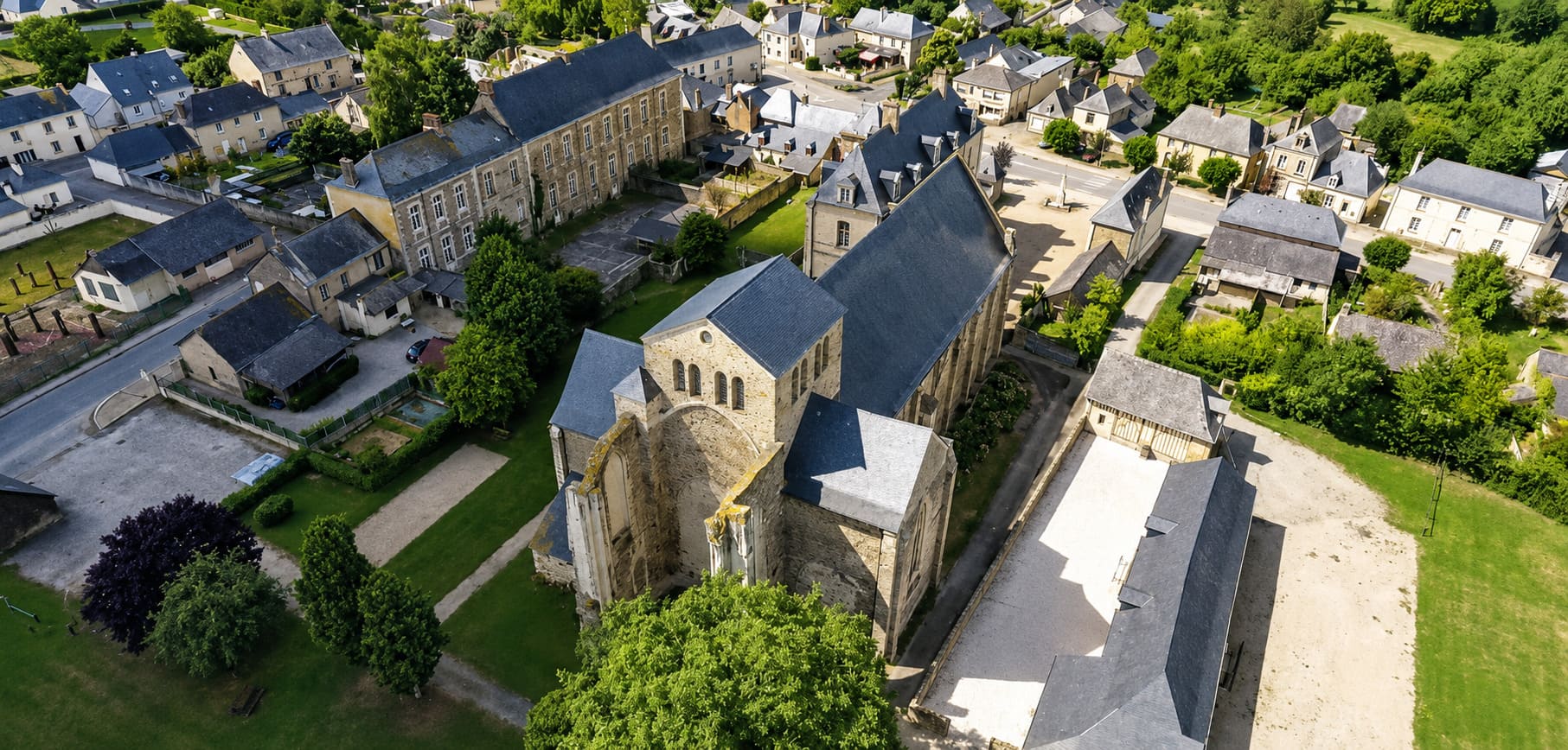 Messes à l'abbatiale de La Roë