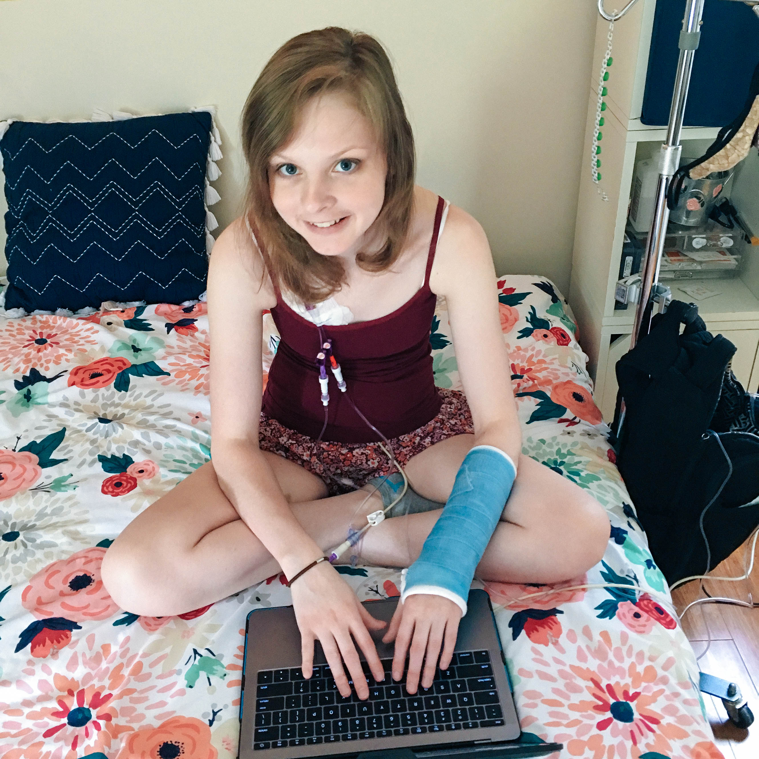 Cheyanne Perry blogging away on her laptop on her bed.