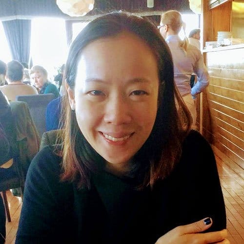 Veronica of Nourish Naturally headshot