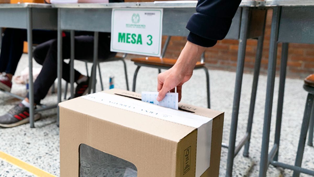 Votar en Colombia: beneficios legales, estímulos al sufragante y garantías constitucionales en el proceso electoral