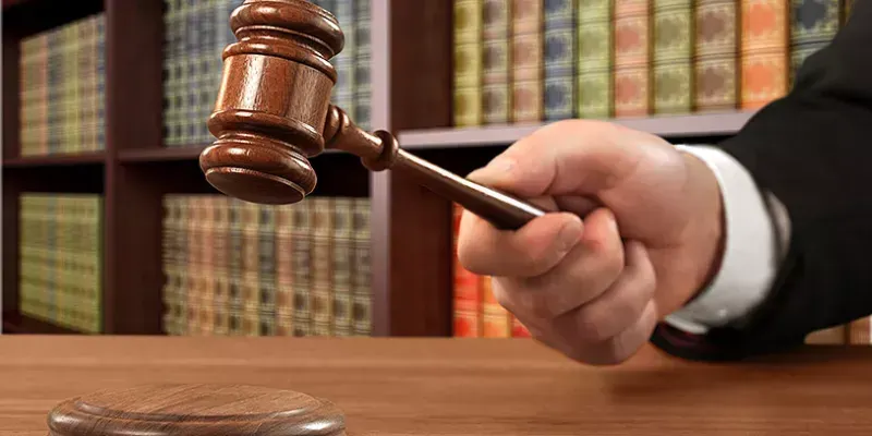 ¿Denunciar en Redes o Cometer un Delito? El Límite Legal entre el Escrache y la Difamación