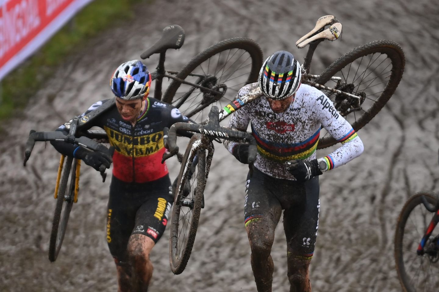 First Strike to Mathieu van der Poel as Early CX Duel Tilts His Way