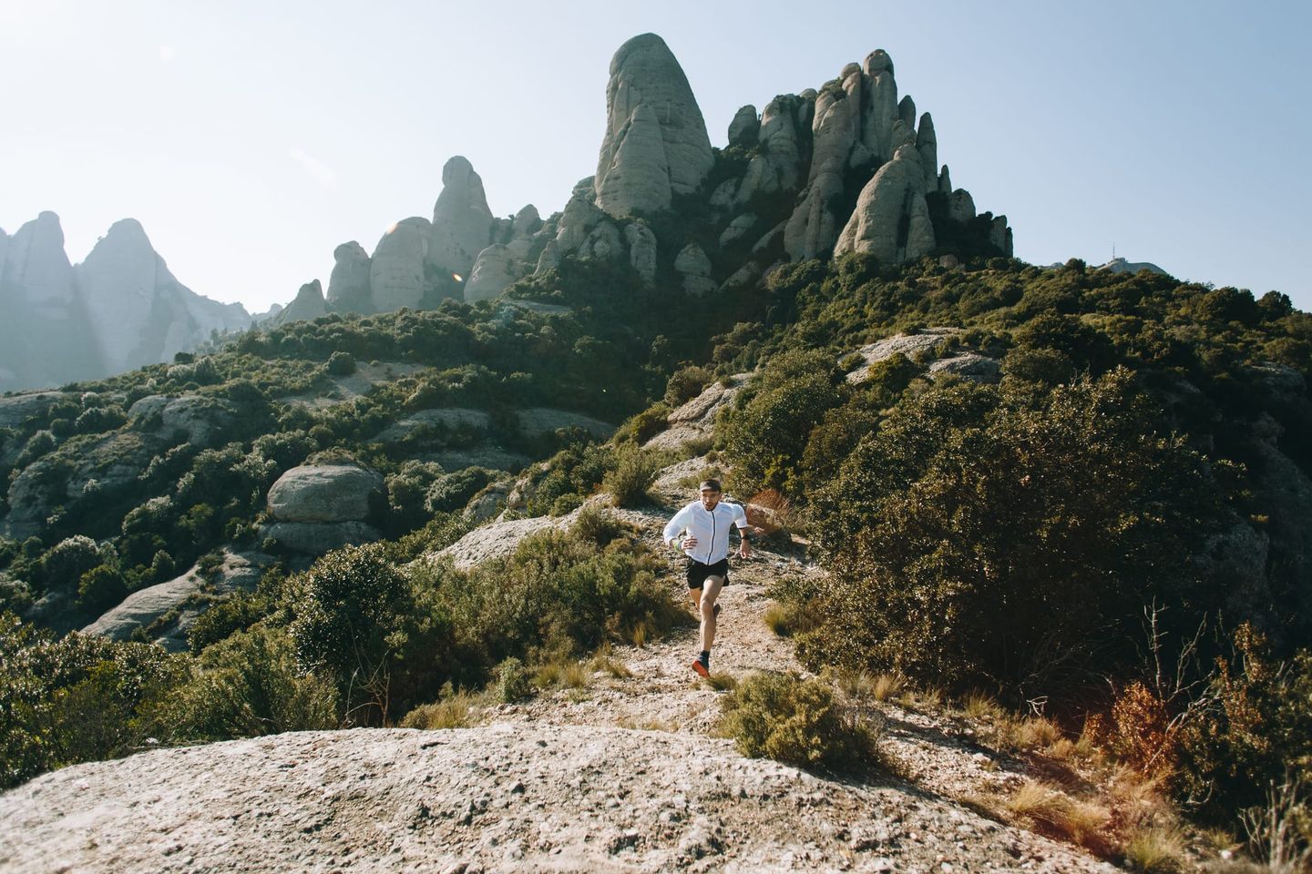Hill Repeats vs Flat Intervals: Which Builds Better Running Fitness?