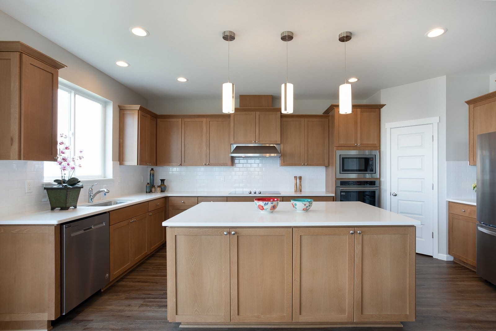 A kitchen with a bunch of wooden cabinets