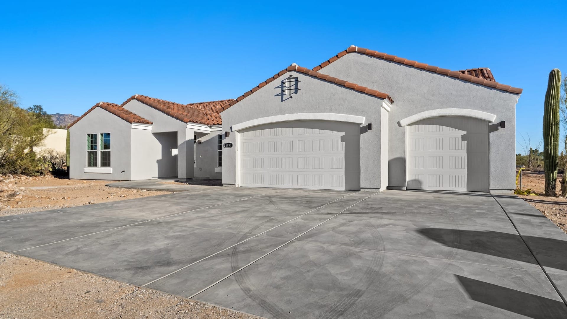 A grey house with Stucco siding in Arizona