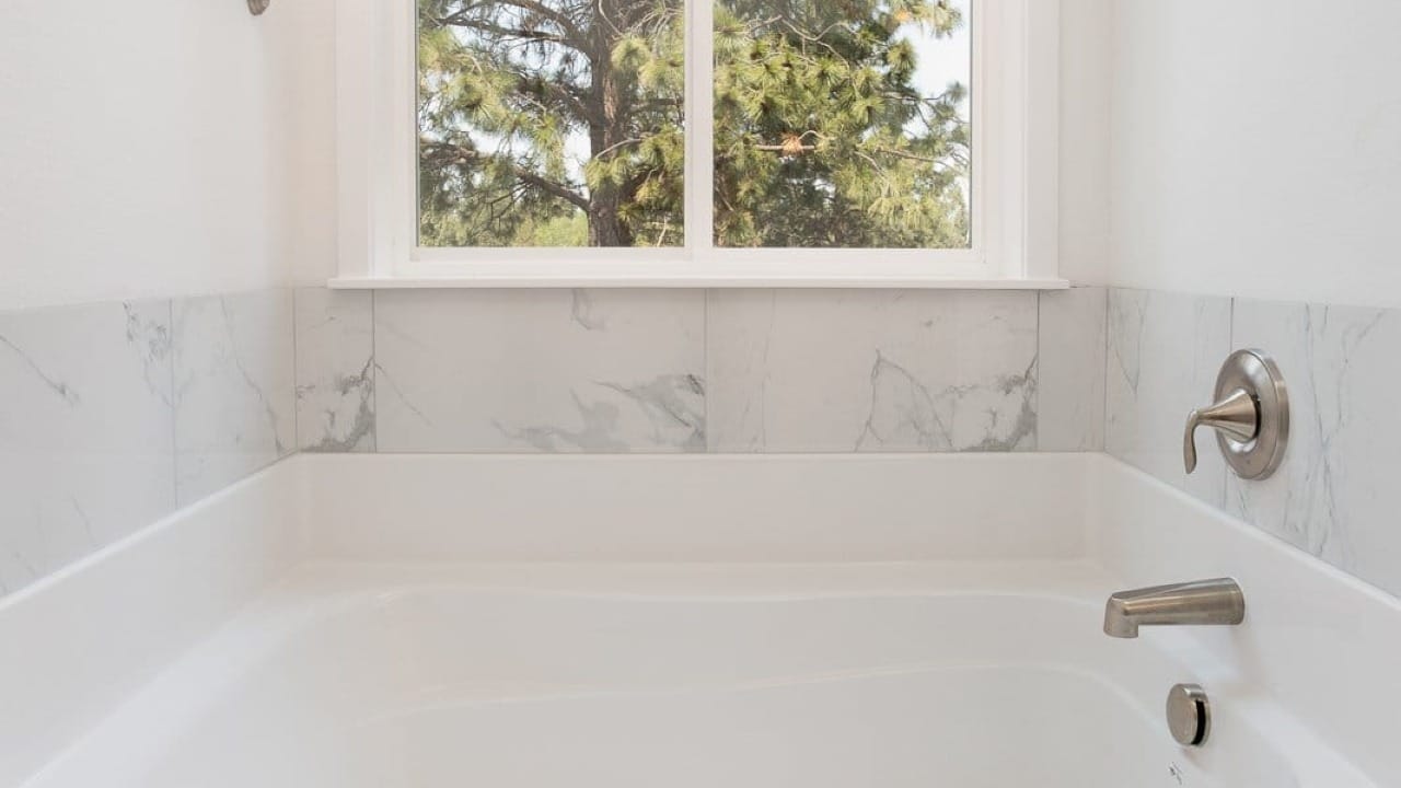 Bathtub in the cashmere house