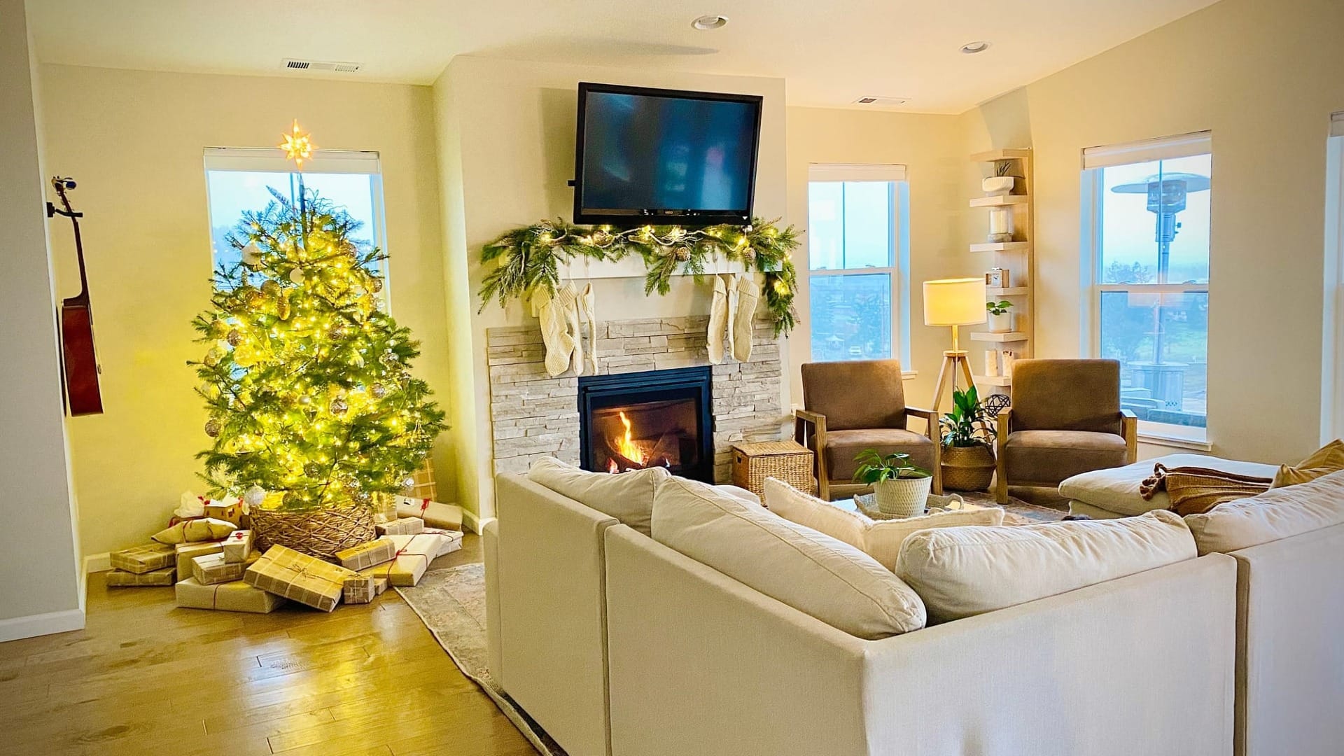 A living room with christmas decorations