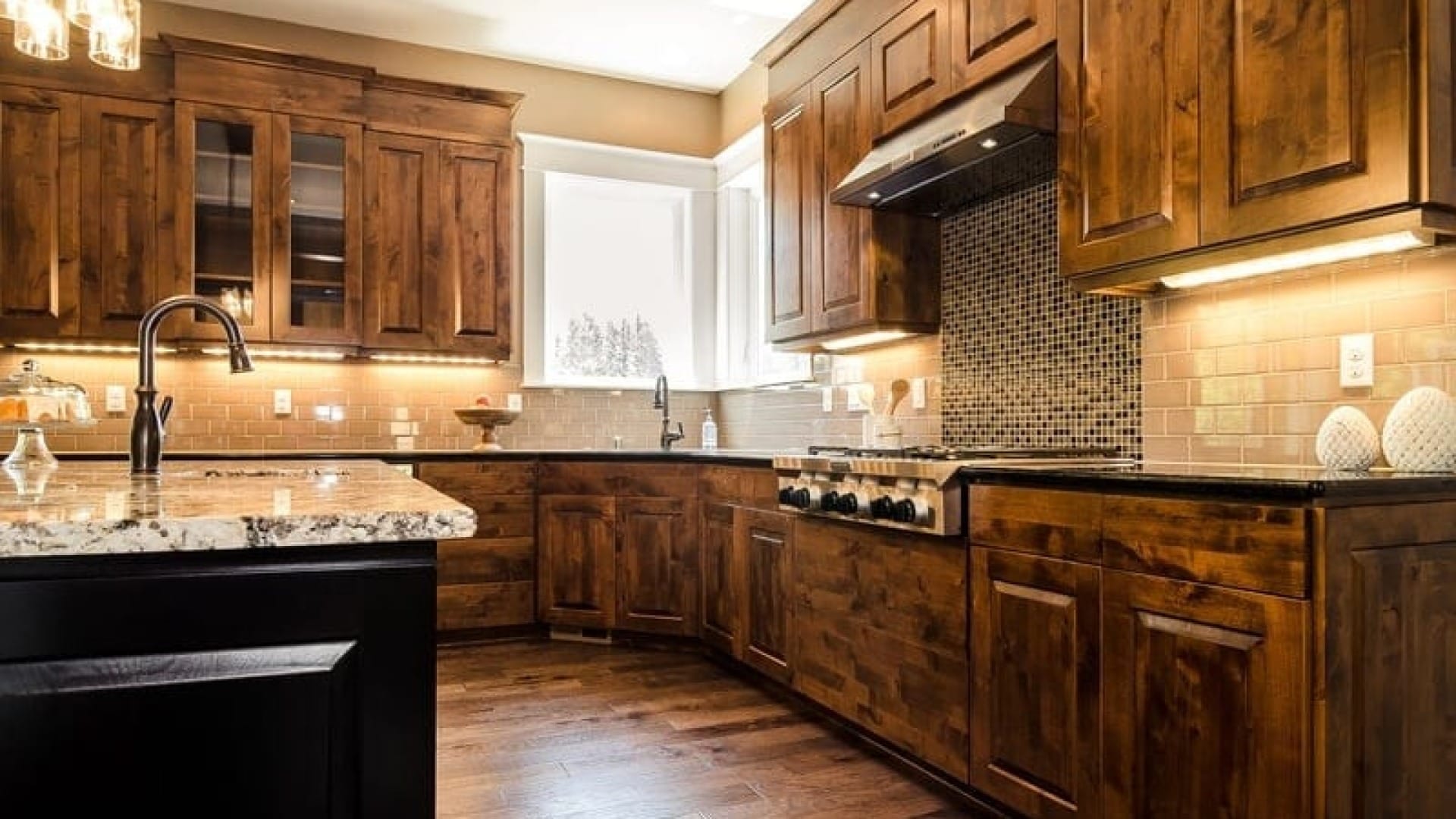 Rustic kitchen design with a granite countertop