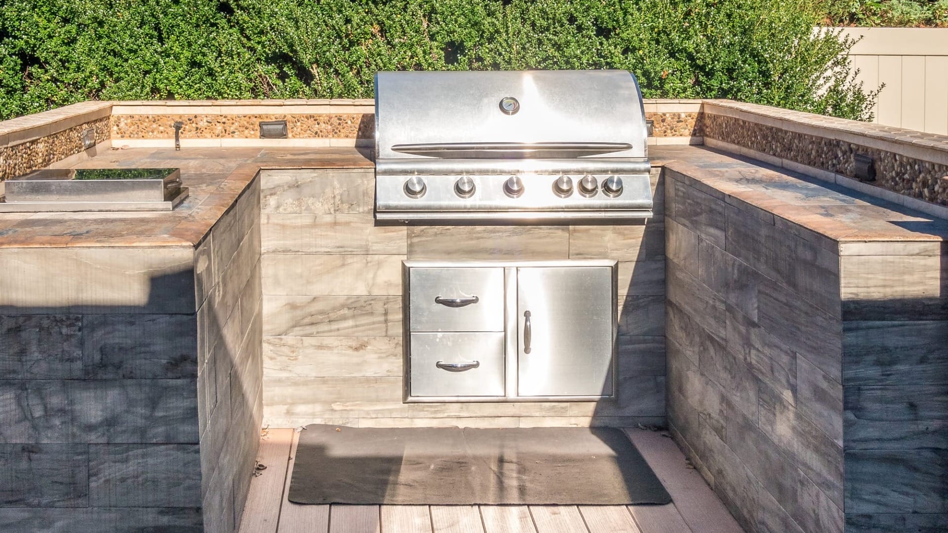 A outside food area with a grill