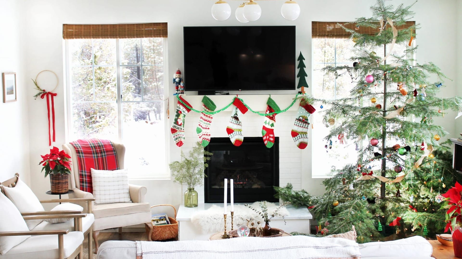 Living room with a bunch of christmas decorations