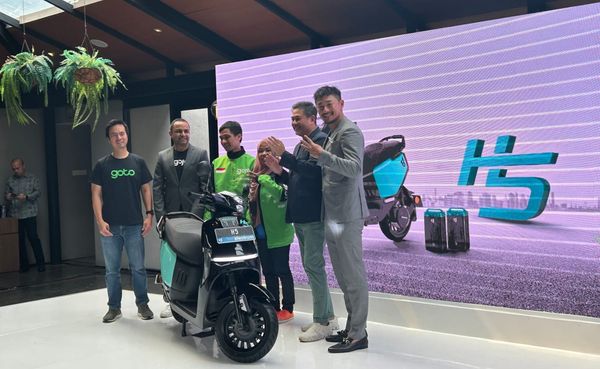 Delivering Electrum's first EV scooter - H5 to GoJek drivers in Jakarta