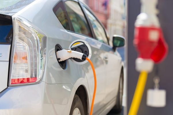 Automakers Cut Prices and Accelerate Tax Breaks to Boost Sagging EV Sales
