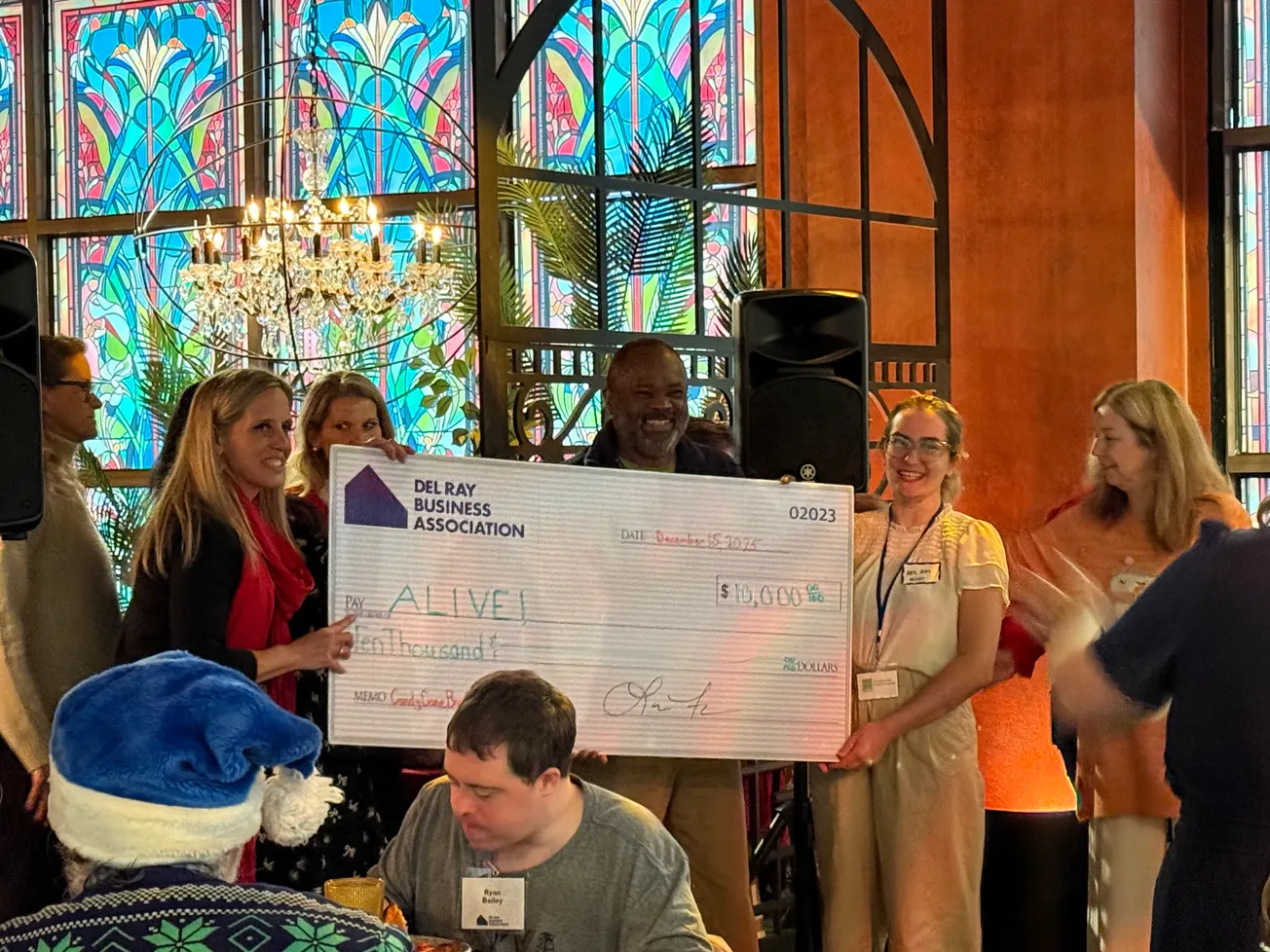 Del Ray Candy Cane Bar Crawl raises $10,000 for ALIVE! in 10th anniversary year