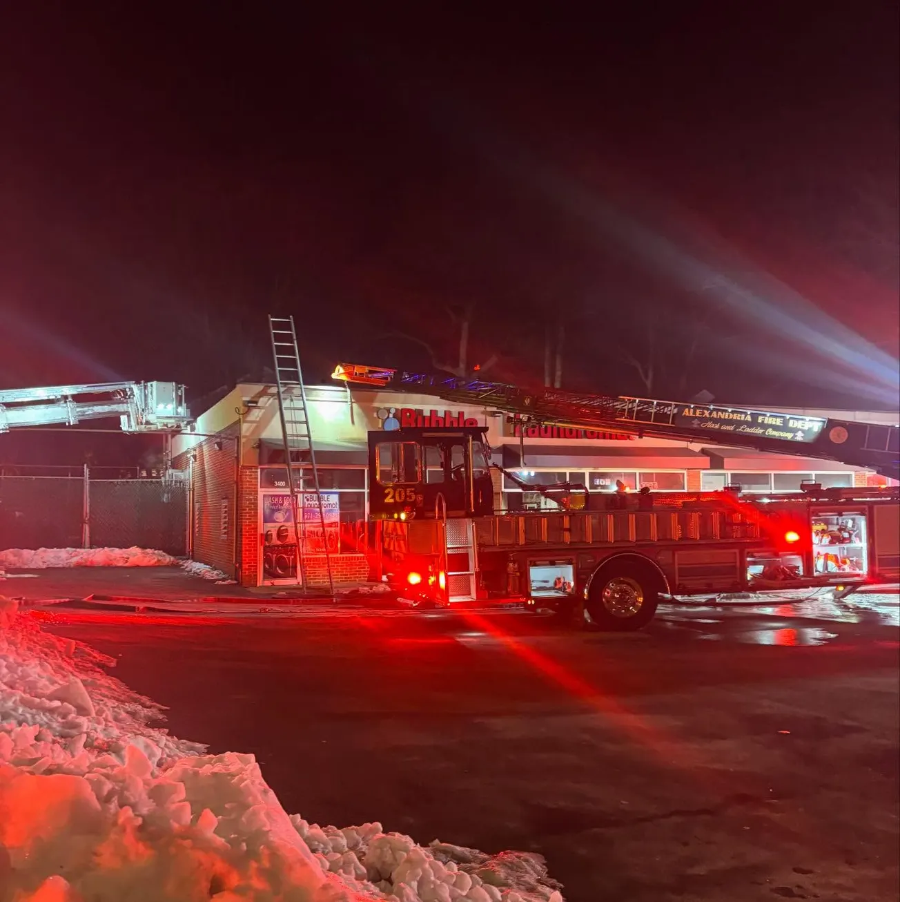 Fire breaks out at laundromat on Commonwealth Avenue, quickly extinguished