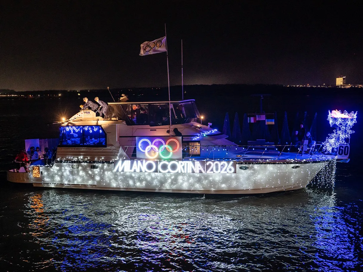 'Here Comes Santa Jaws,' '2026 Olympics' among boat parade winners