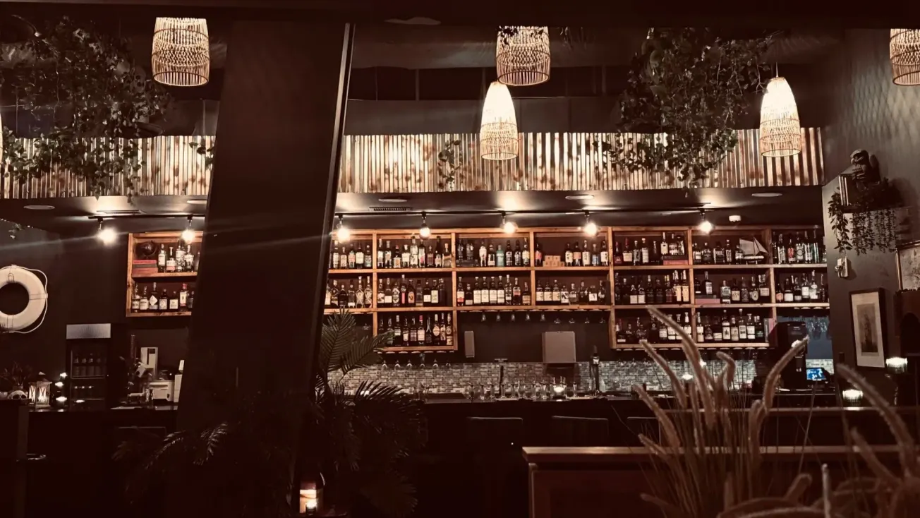 Sen. Bennett-Parker's bill that modernizes Virginia restaurant liquor regulations signed by governor