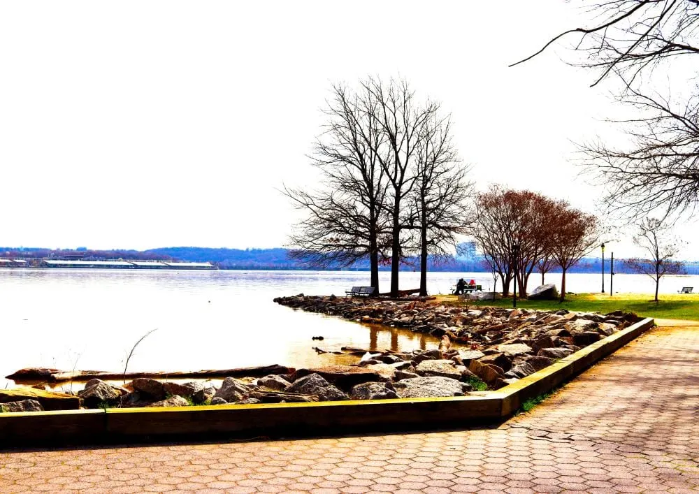 Alexandria sets June 1 unveiling for Potomac midair collision memorial