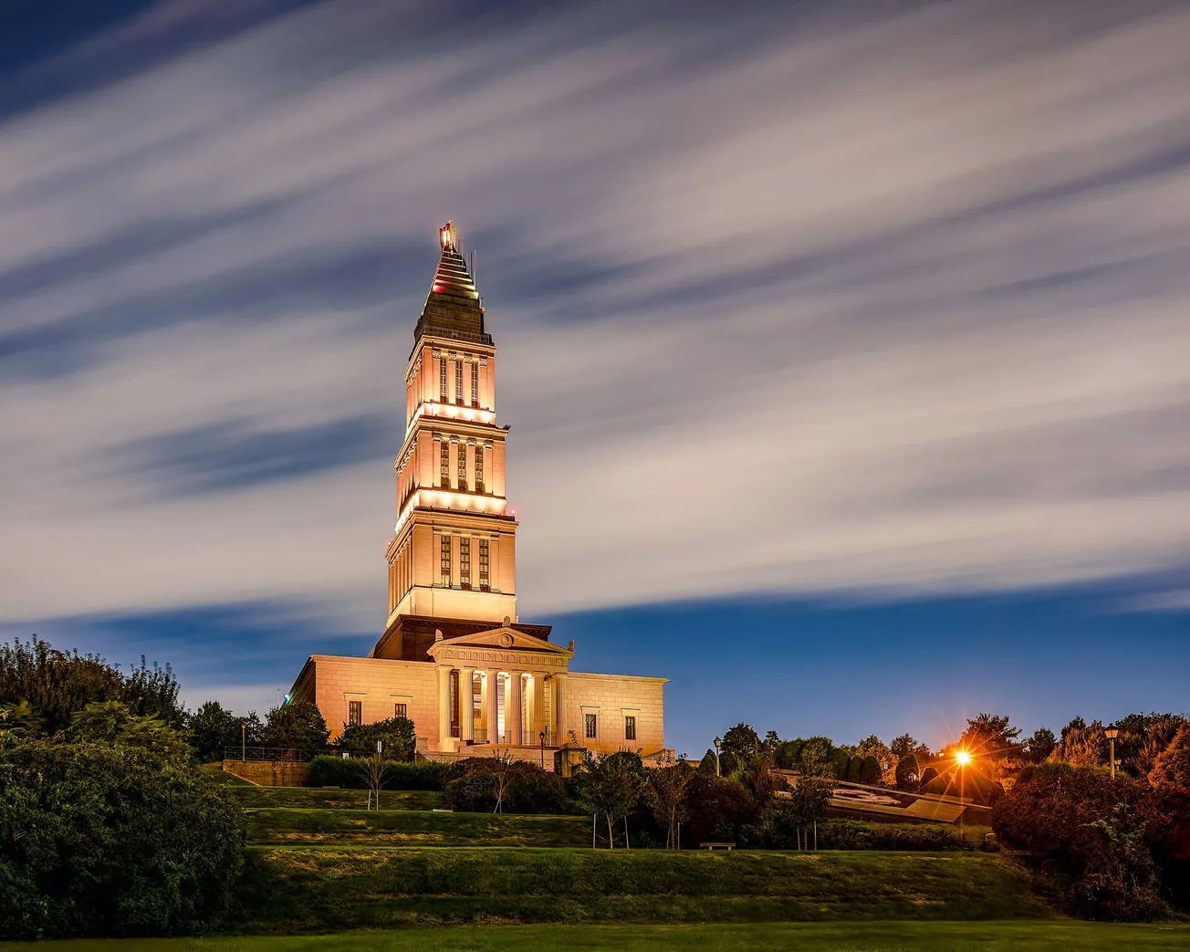 Alexandria ranks No. 2 among mid-sized cities for new graduates; mayor calls it good news, with a housing caveat
