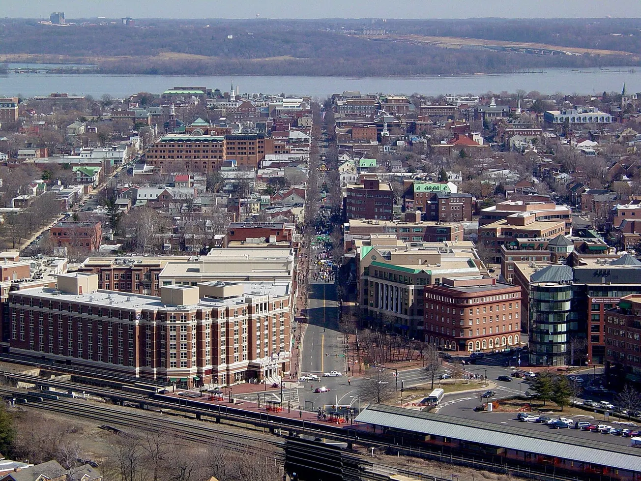 Bankruptcies climb, food aid falls: the household strain behind Alexandria's slowing economy