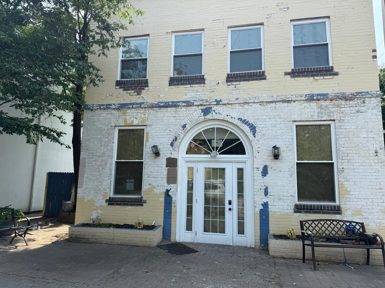 Rosie's Tavern files for liquor license at former Thai Peppers space on Mount Vernon Avenue