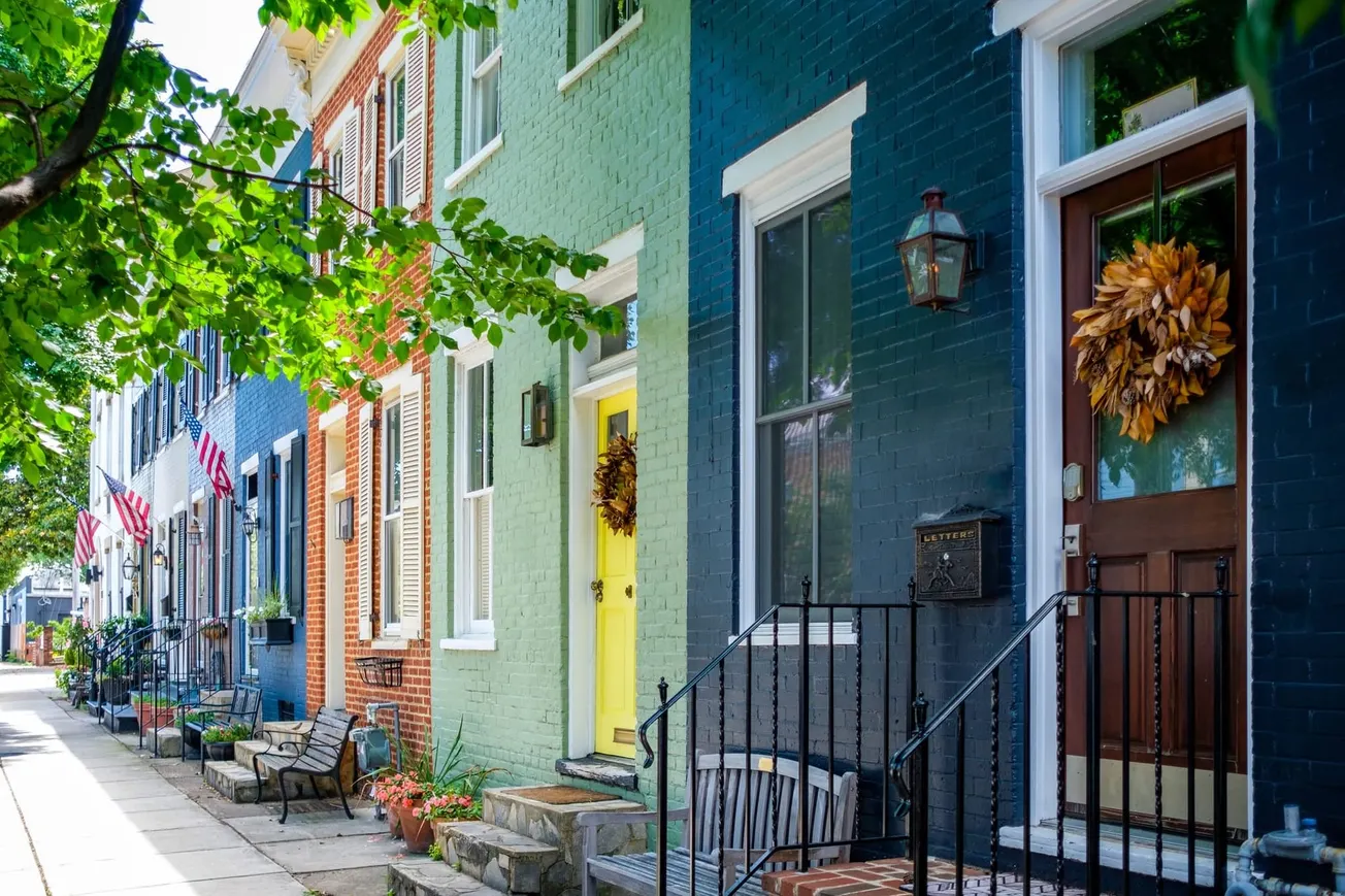 Can you put an EV charger on a 200-year-old house? Alexandria is rewriting the rules