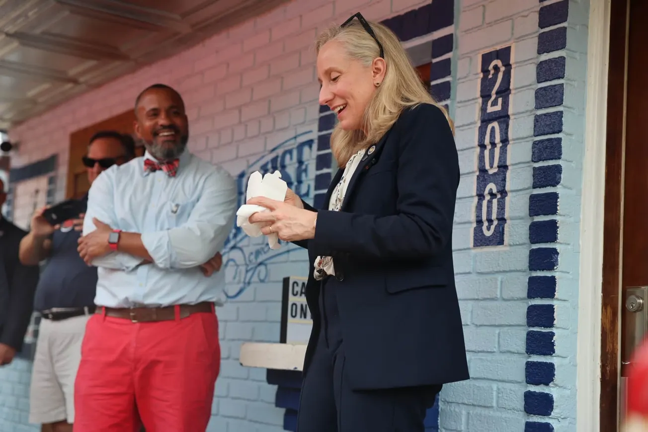 Spanberger touts insulin cap and drug pricing laws at Richmond Highway clinic, then stops for custard in Old Town