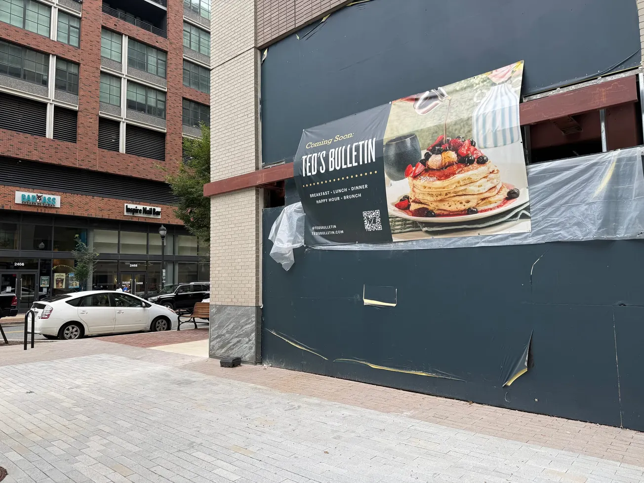 Ted's Bulletin, Honeymoon projected to open at Carlyle Crossing in late fall