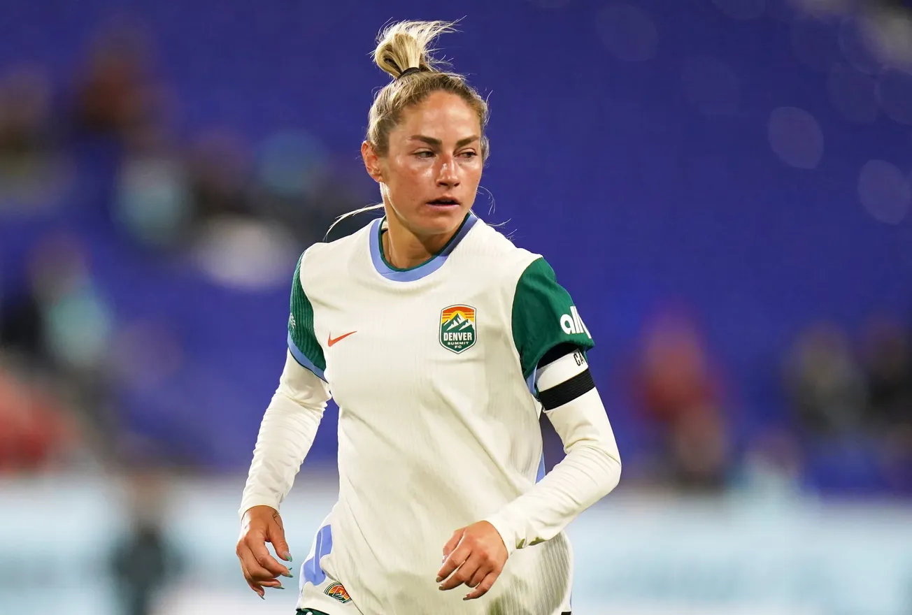 Lia Godfrey scores in the Wave's 1-0 road victory over the Spirit